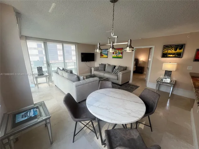 $4,250 | 1155 Brickell Bay Drive, Unit 401, Miami, FL 33131