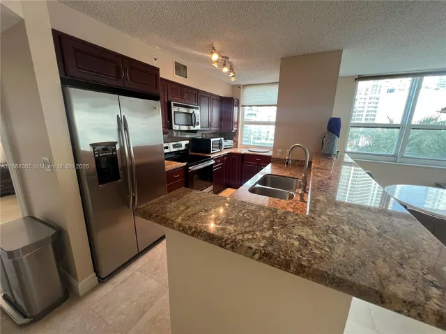 $4,250 | 1155 Brickell Bay Drive, Unit 401, Miami, FL 33131