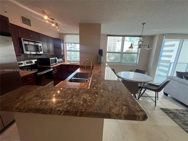 $4,250 | 1155 Brickell Bay Drive, Unit 401, Miami, FL 33131