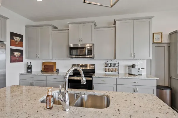 $349,500 | 4853 White Chapel Drive, Newburgh, IN 47630