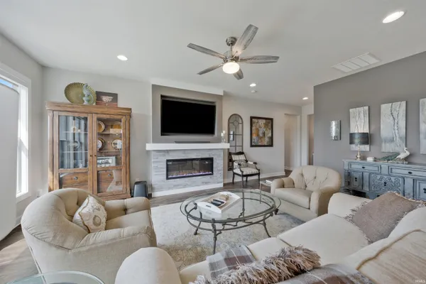 $349,500 | 4853 White Chapel Drive, Newburgh, IN 47630