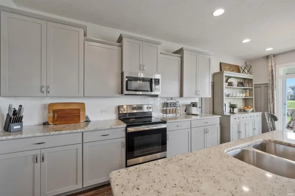 $349,500 | 4853 White Chapel Drive, Newburgh, IN 47630