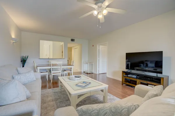 $2,400 | 200 Uno Lago Drive, Unit 202, Juno Beach, FL 33408