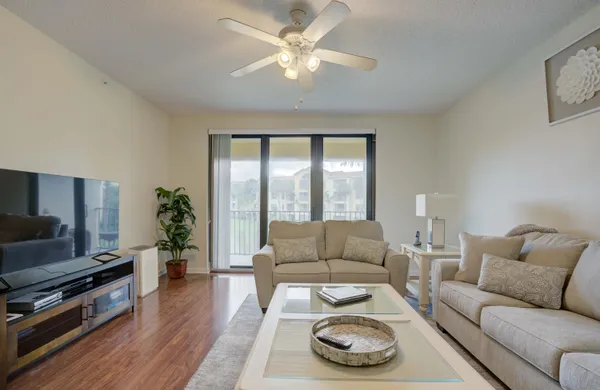 $2,400 | 200 Uno Lago Drive, Unit 202, Juno Beach, FL 33408