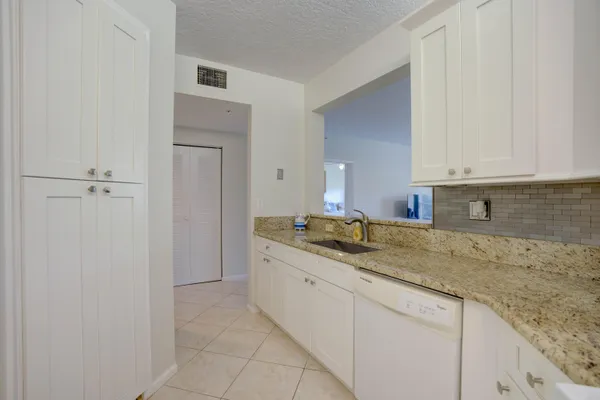 $2,400 | 200 Uno Lago Drive, Unit 202, Juno Beach, FL 33408