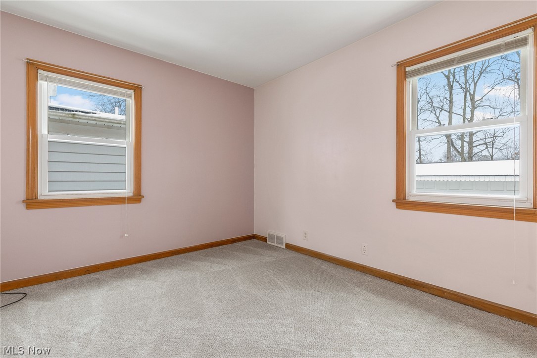 1104 Gordon Road Lyndhurst, OH 44124 - Photo 16 of 29