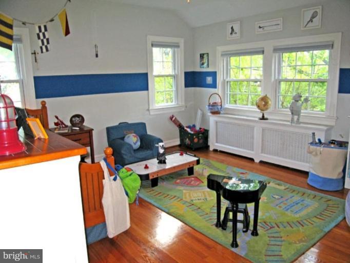 2809 Ridge Rd Drive Alexandria, VA 22302 - Photo 2 of 19 a living room with furniture and a large window