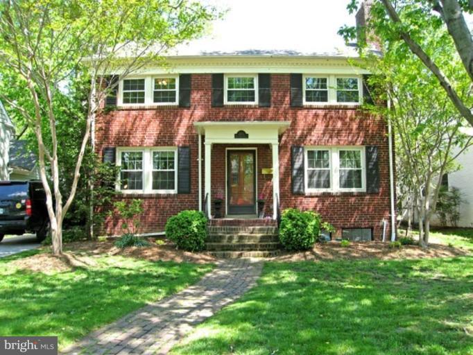 2809 Ridge Rd Drive Alexandria, VA 22302 - Photo 17 of 19 front view of a house with a yard
