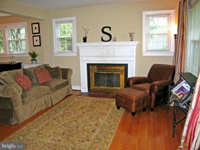 2809 Ridge Rd Drive Alexandria, VA 22302 - Photo 6 of 19 a living room with furniture and a fireplace