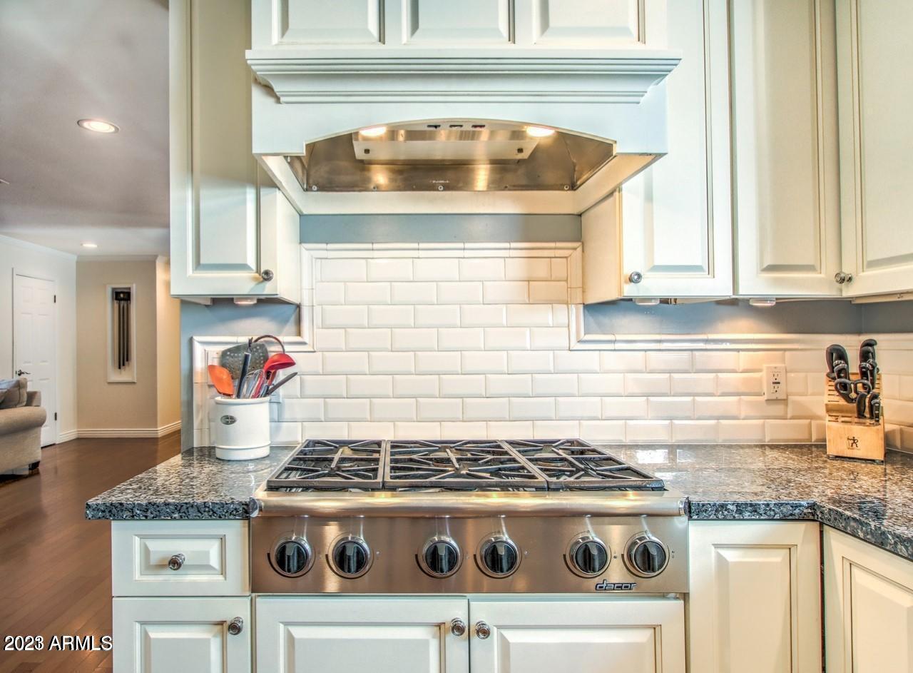 201 West Linger Lane Phoenix, AZ 85021 - Photo 12 of 48 Dacor Gas Range & Hood