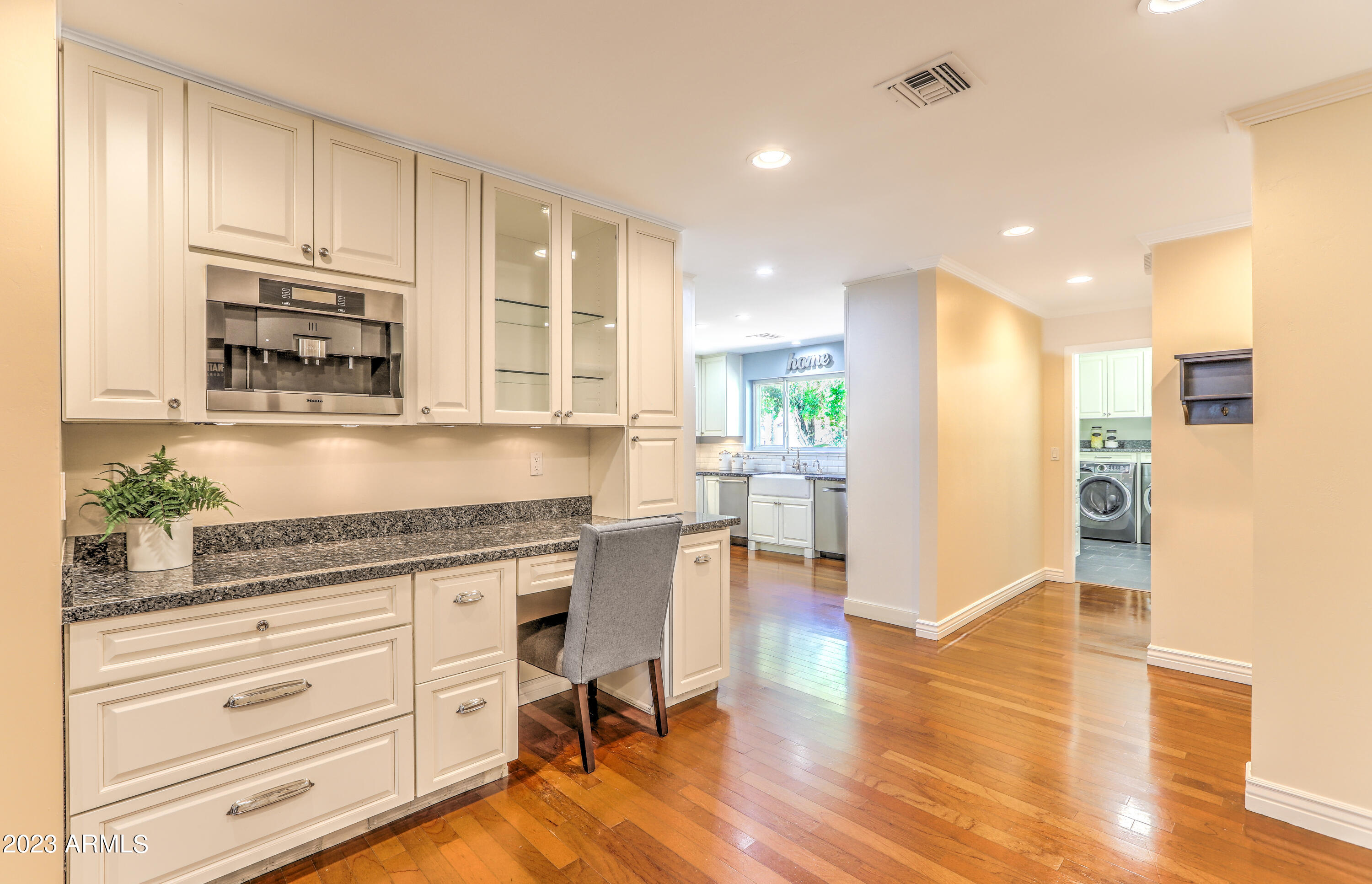 201 West Linger Lane Phoenix, AZ 85021 - Photo 17 of 48 Built-in Desk
