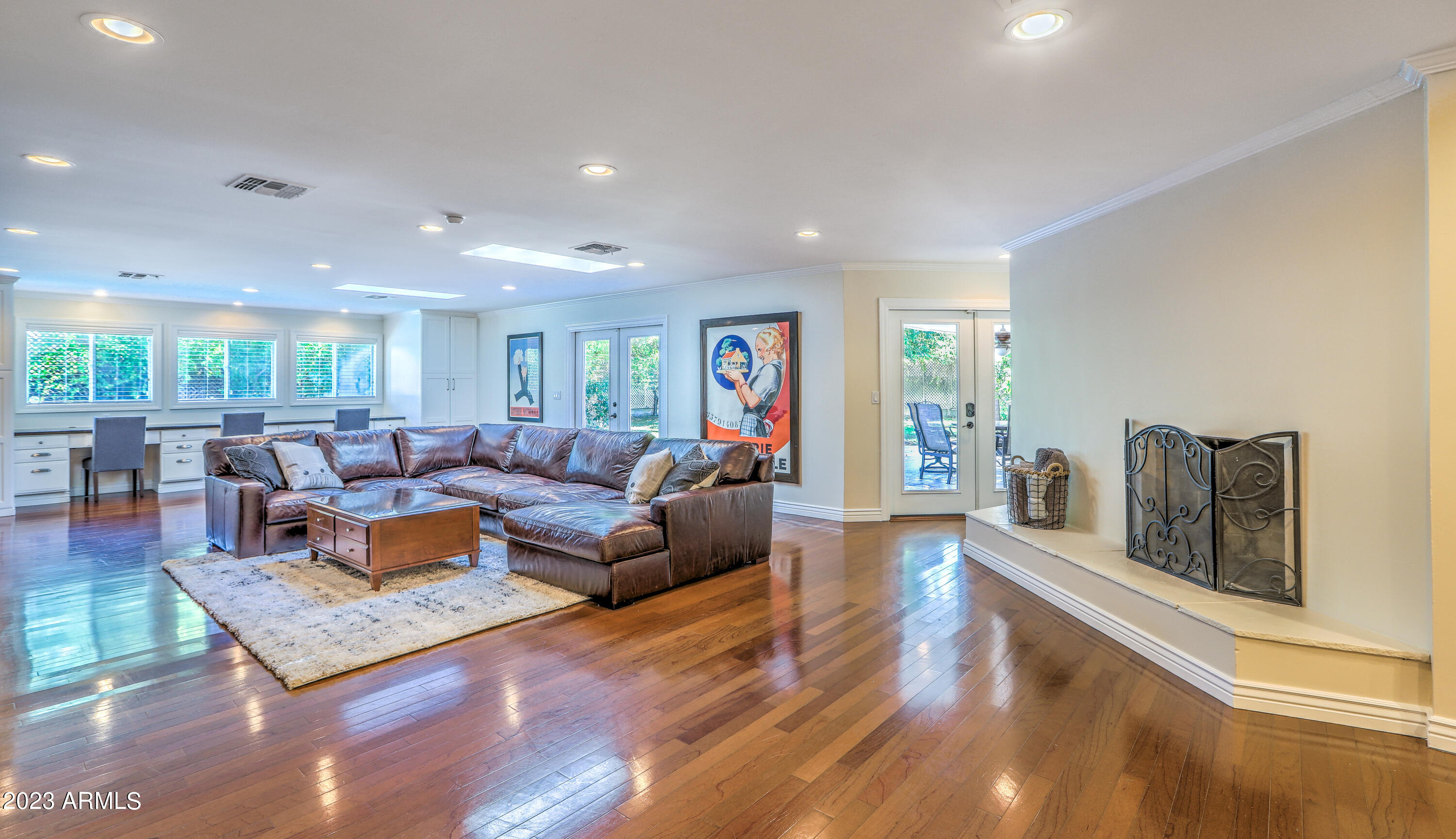 201 West Linger Lane Phoenix, AZ 85021 - Photo 19 of 48 Enlarged Family Room