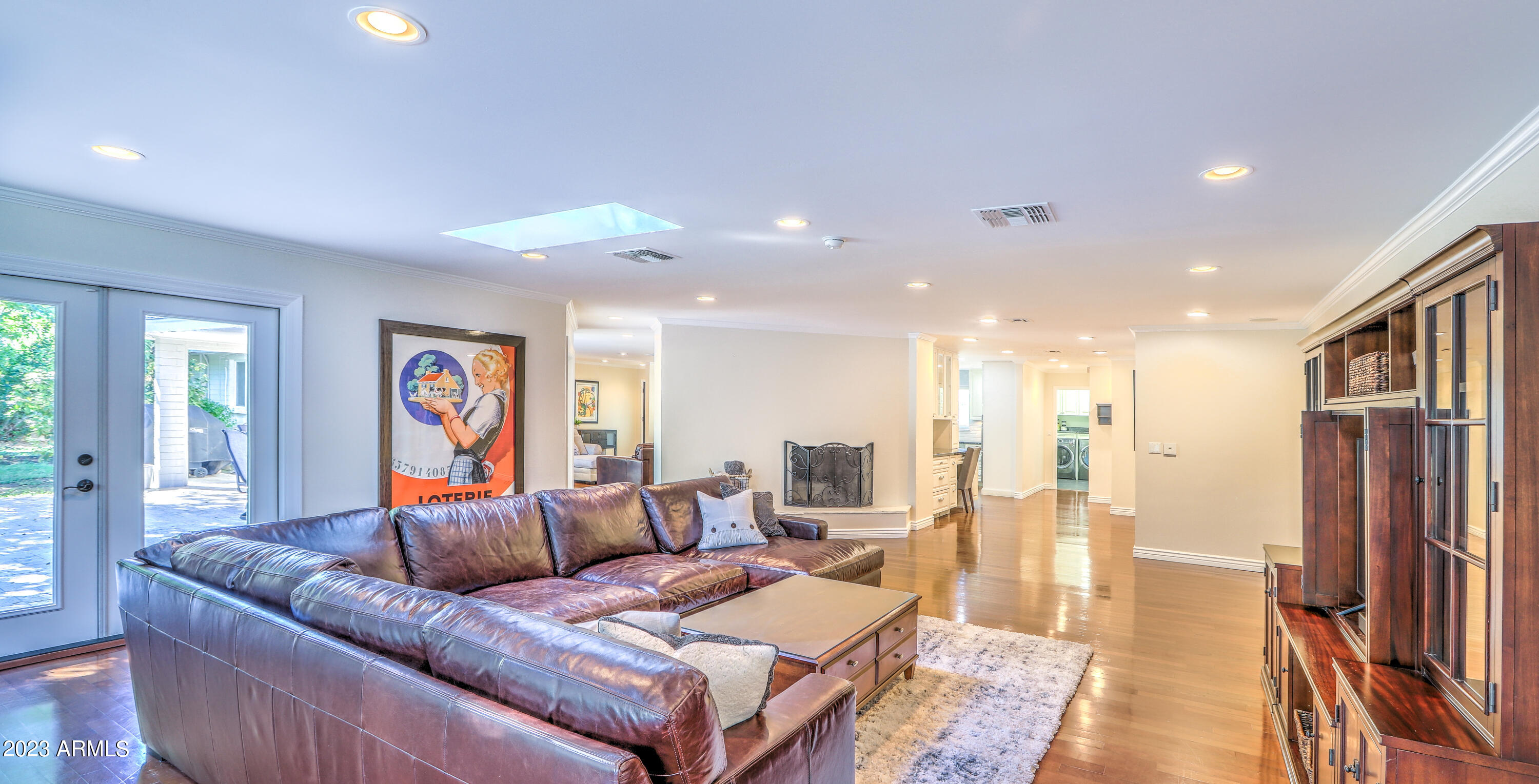 201 West Linger Lane Phoenix, AZ 85021 - Photo 22 of 48 Family Room - Light & Bright