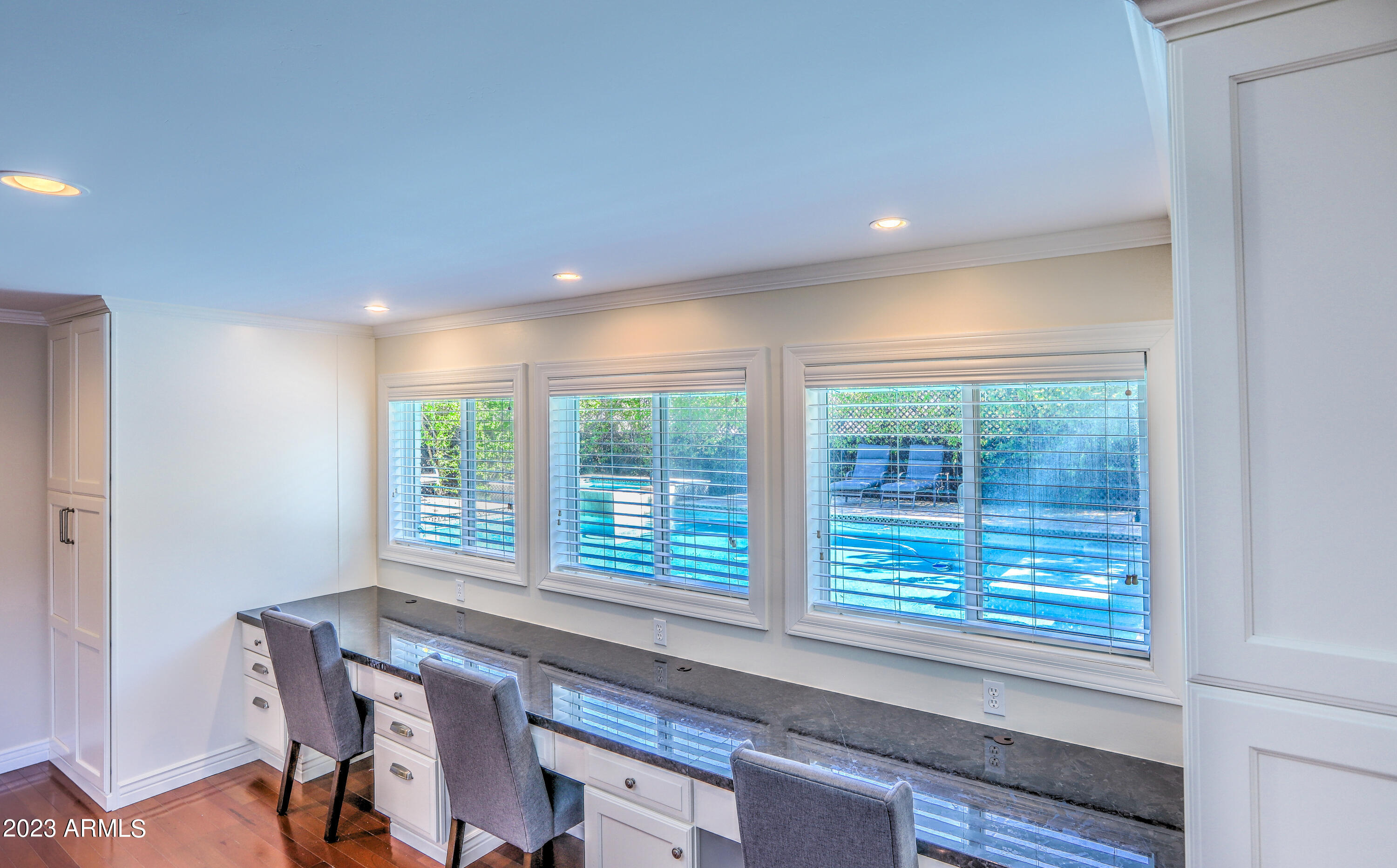 201 West Linger Lane Phoenix, AZ 85021 - Photo 25 of 48 Desks Overlook Pool