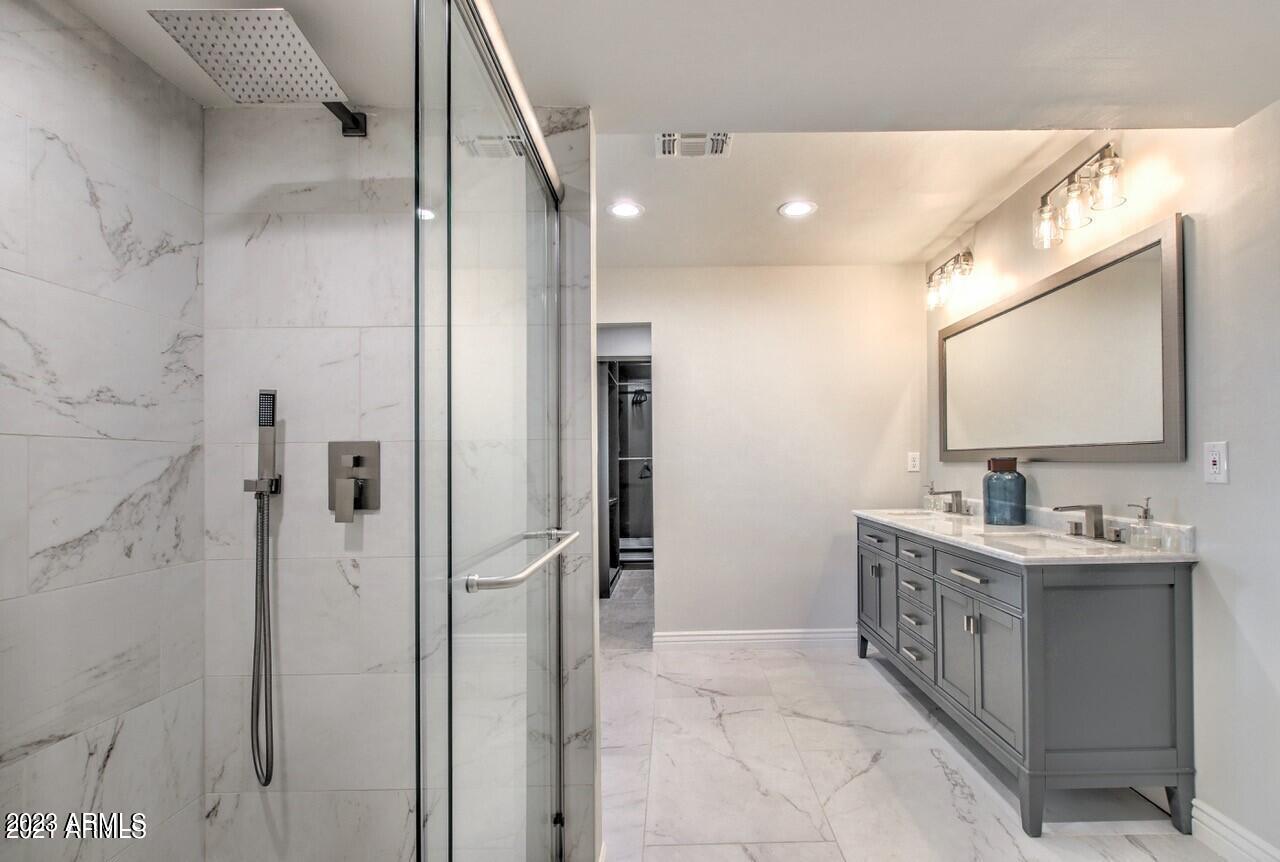 201 West Linger Lane Phoenix, AZ 85021 - Photo 30 of 48 Primary Ensuite