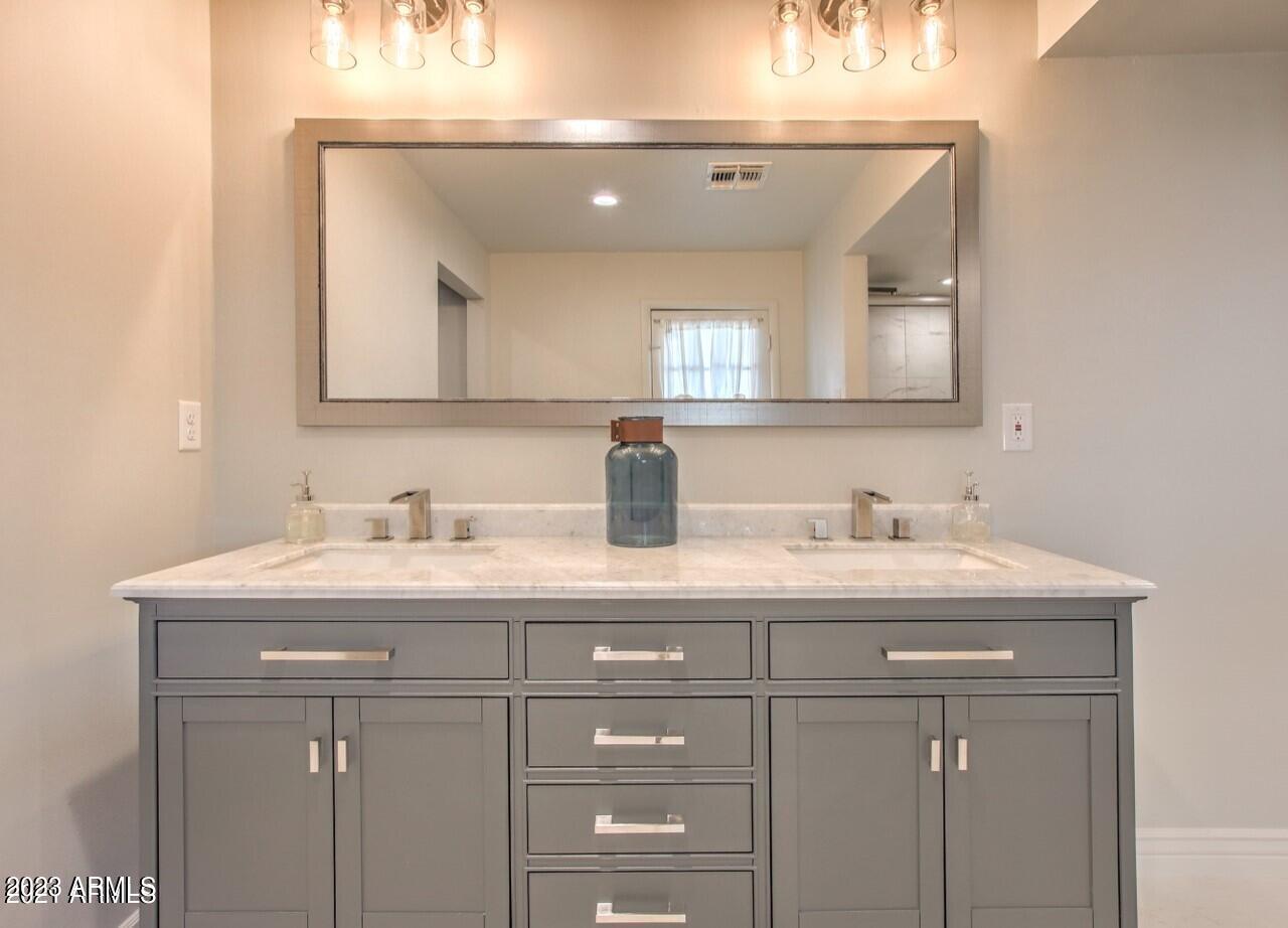 201 West Linger Lane Phoenix, AZ 85021 - Photo 31 of 48 New Primary Vanity