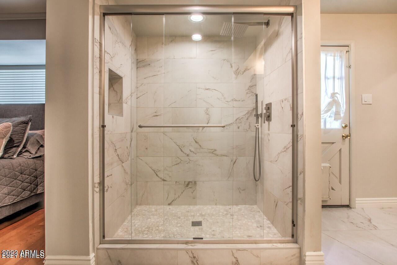 201 West Linger Lane Phoenix, AZ 85021 - Photo 33 of 48 Primary Shower