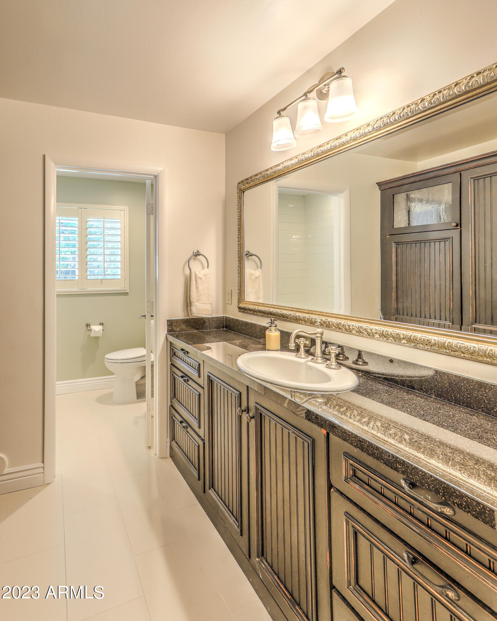 201 West Linger Lane Phoenix, AZ 85021 - Photo 38 of 48 Bathroom #2