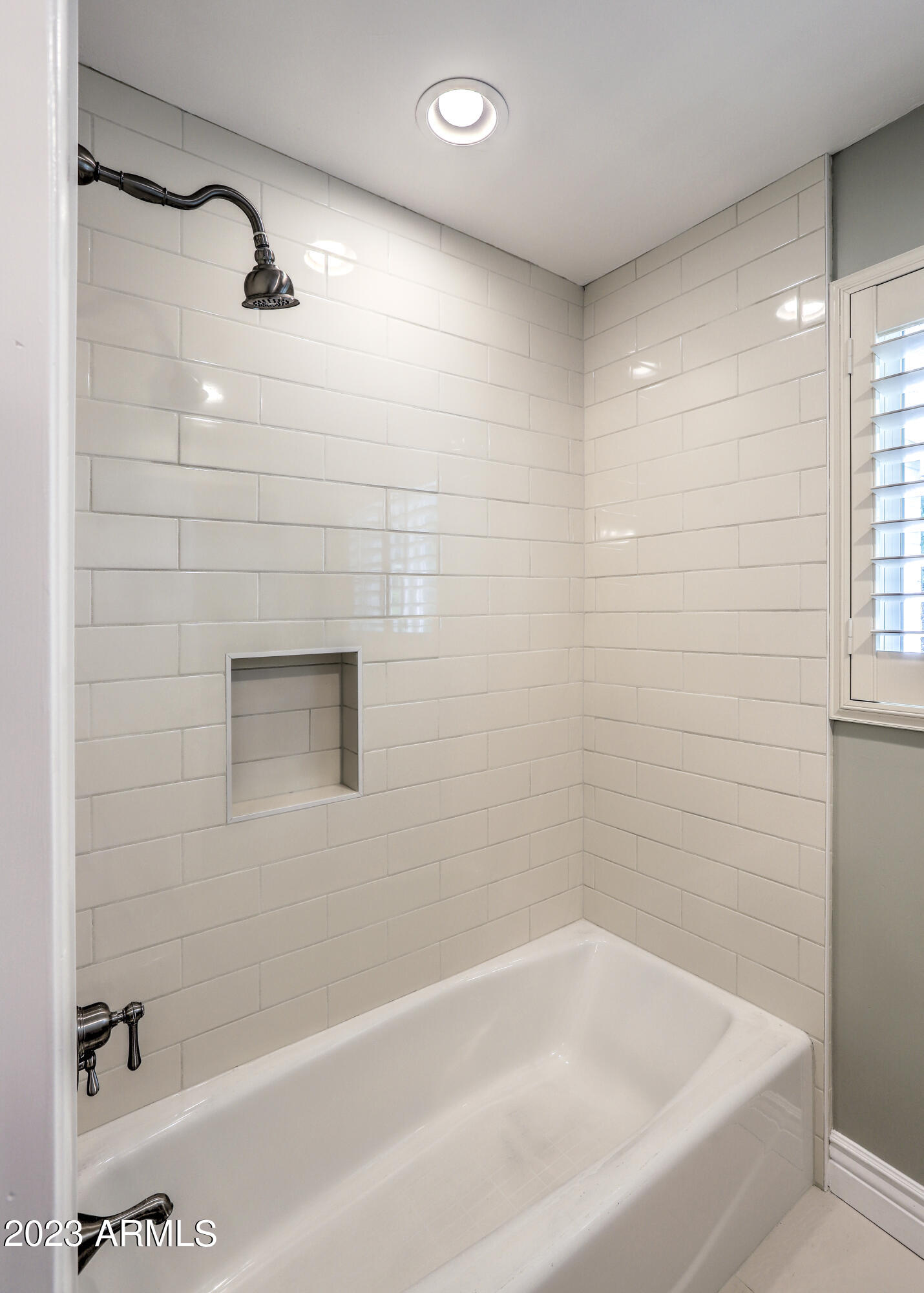 201 West Linger Lane Phoenix, AZ 85021 - Photo 39 of 48 Bathroom #2