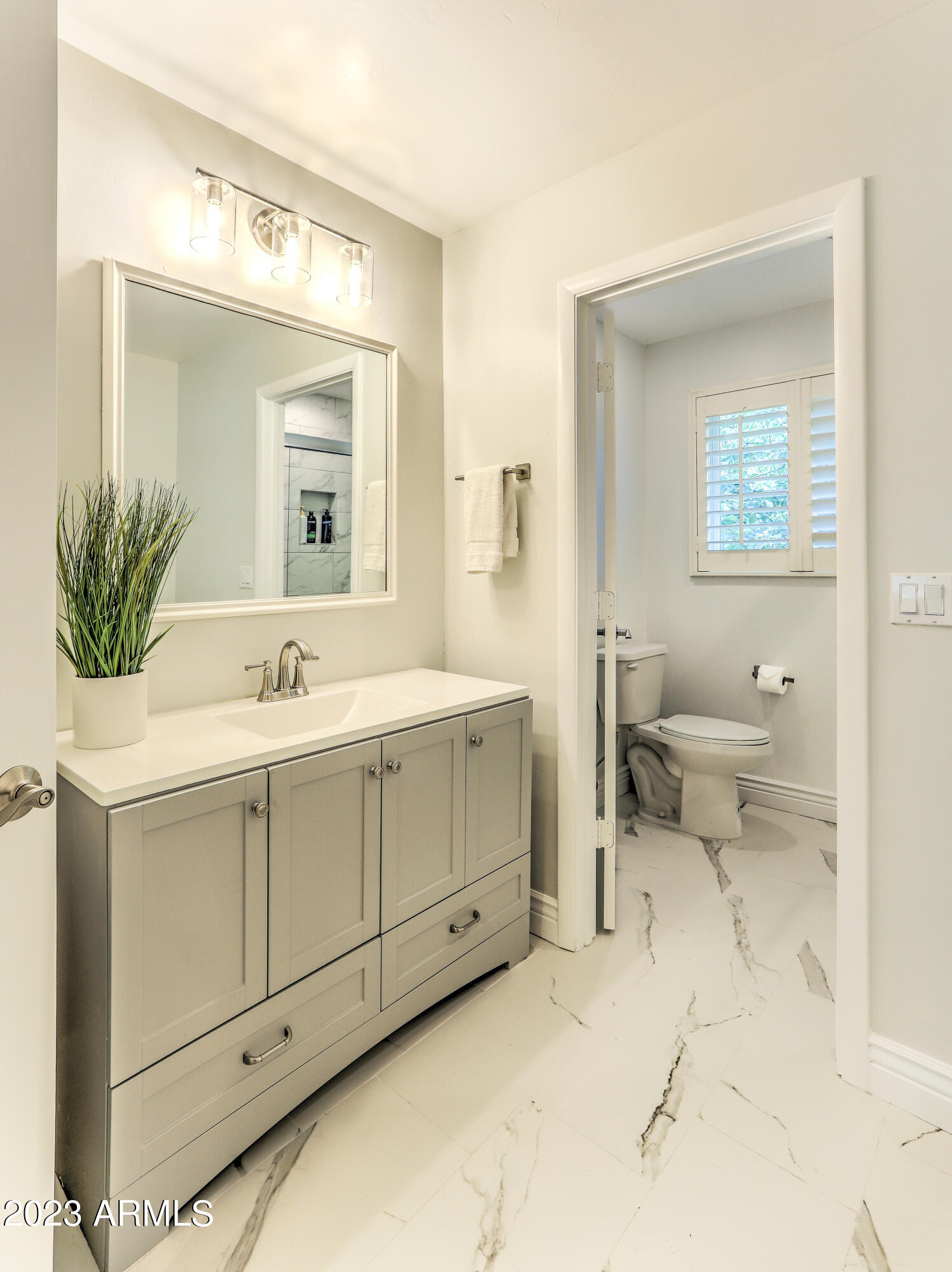 201 West Linger Lane Phoenix, AZ 85021 - Photo 40 of 48 Bathroom #3
