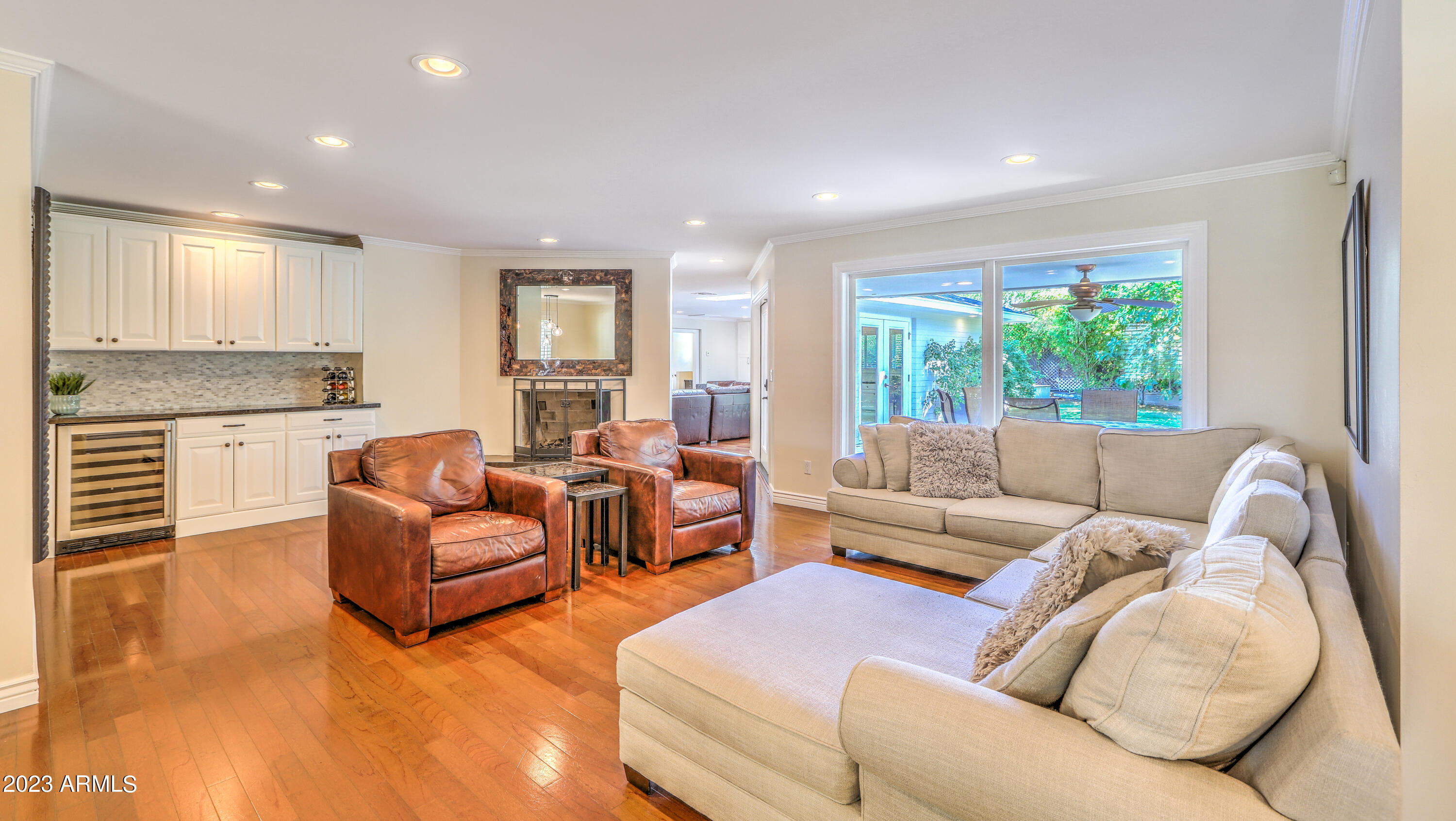201 West Linger Lane Phoenix, AZ 85021 - Photo 8 of 48 Living Room