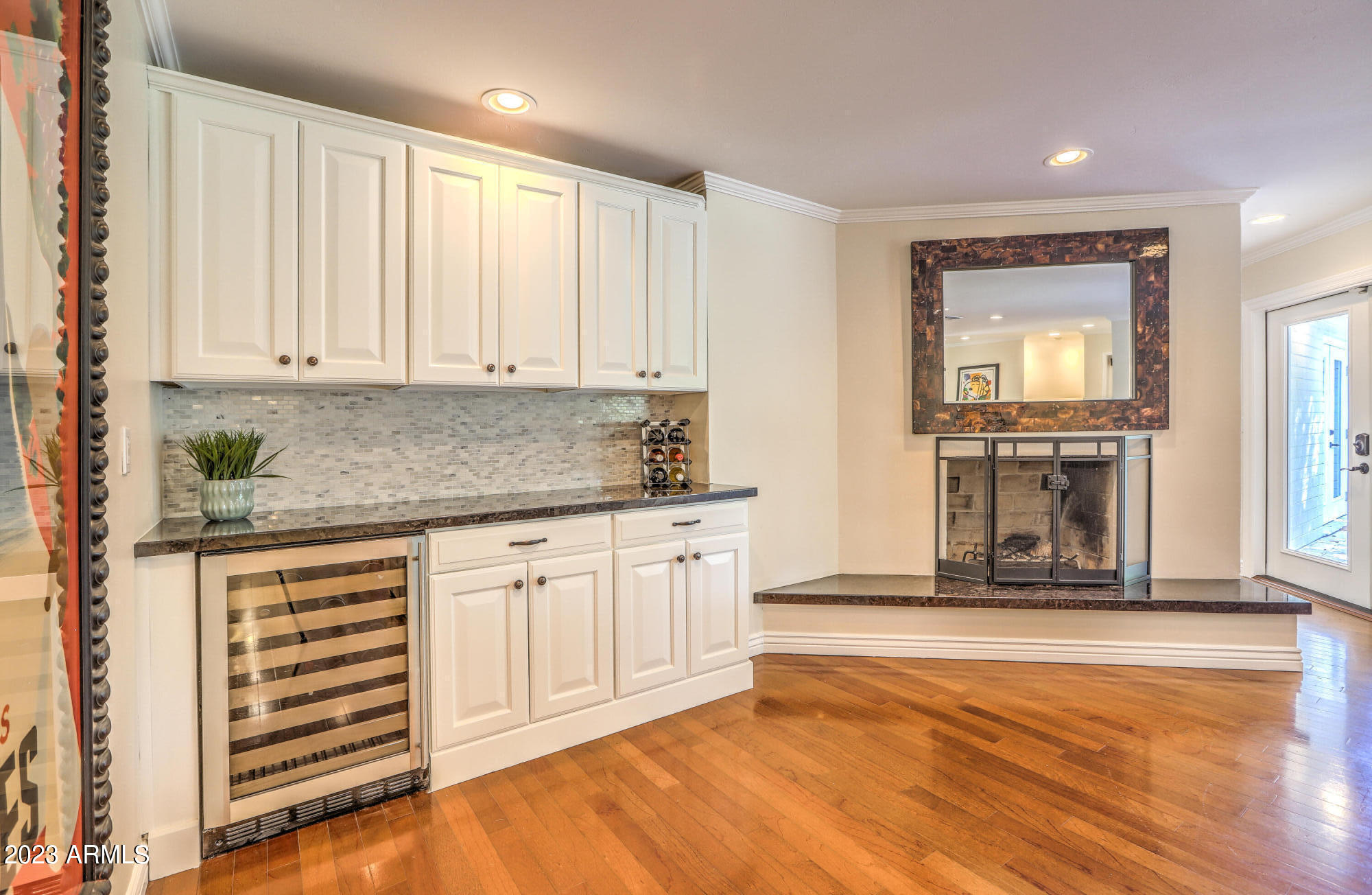 201 West Linger Lane Phoenix, AZ 85021 - Photo 9 of 48 Built-in Bar + Fireplace #1