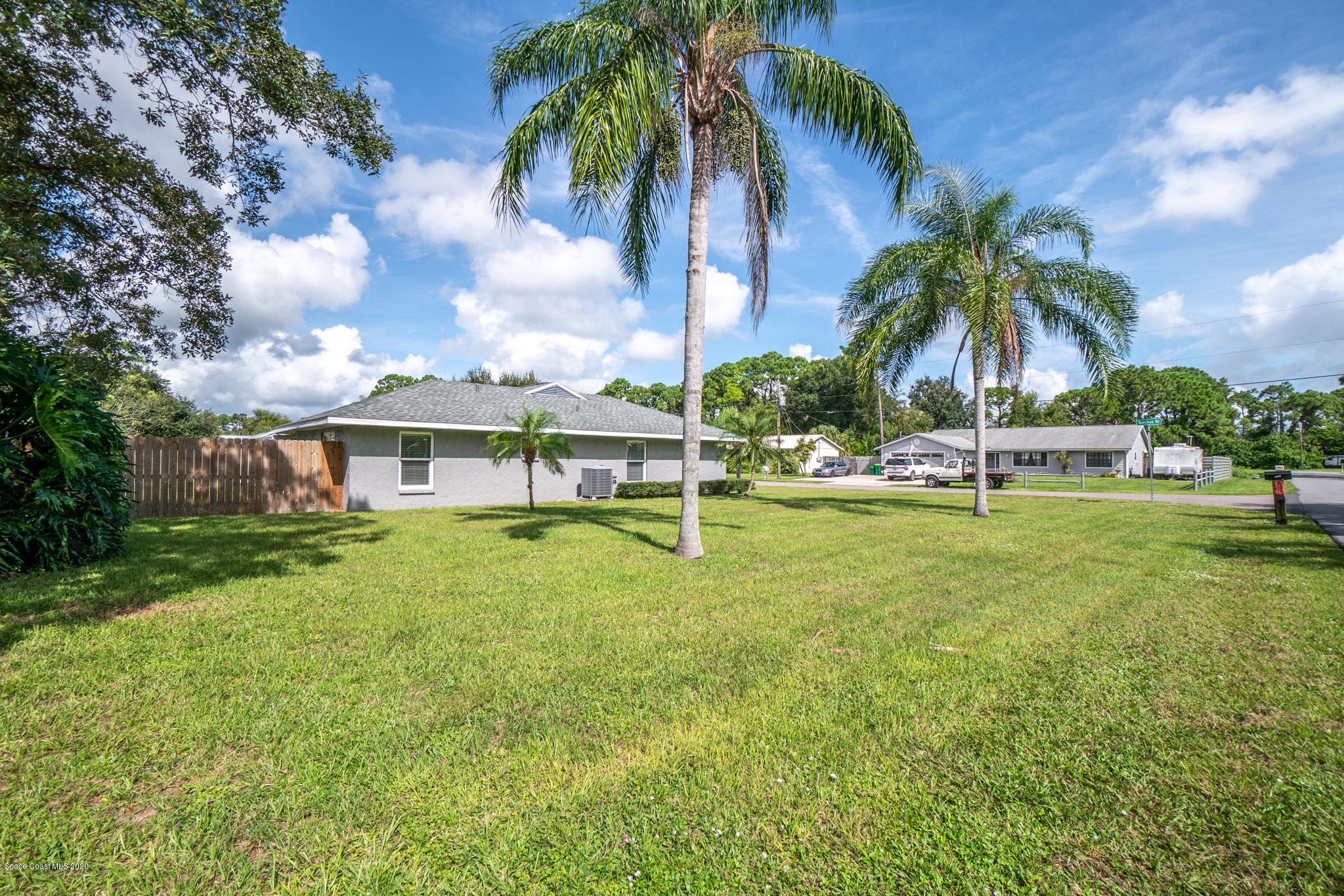 4205 Quechua Road Cocoa, FL 32927 - Photo 31 of 31 Side yard