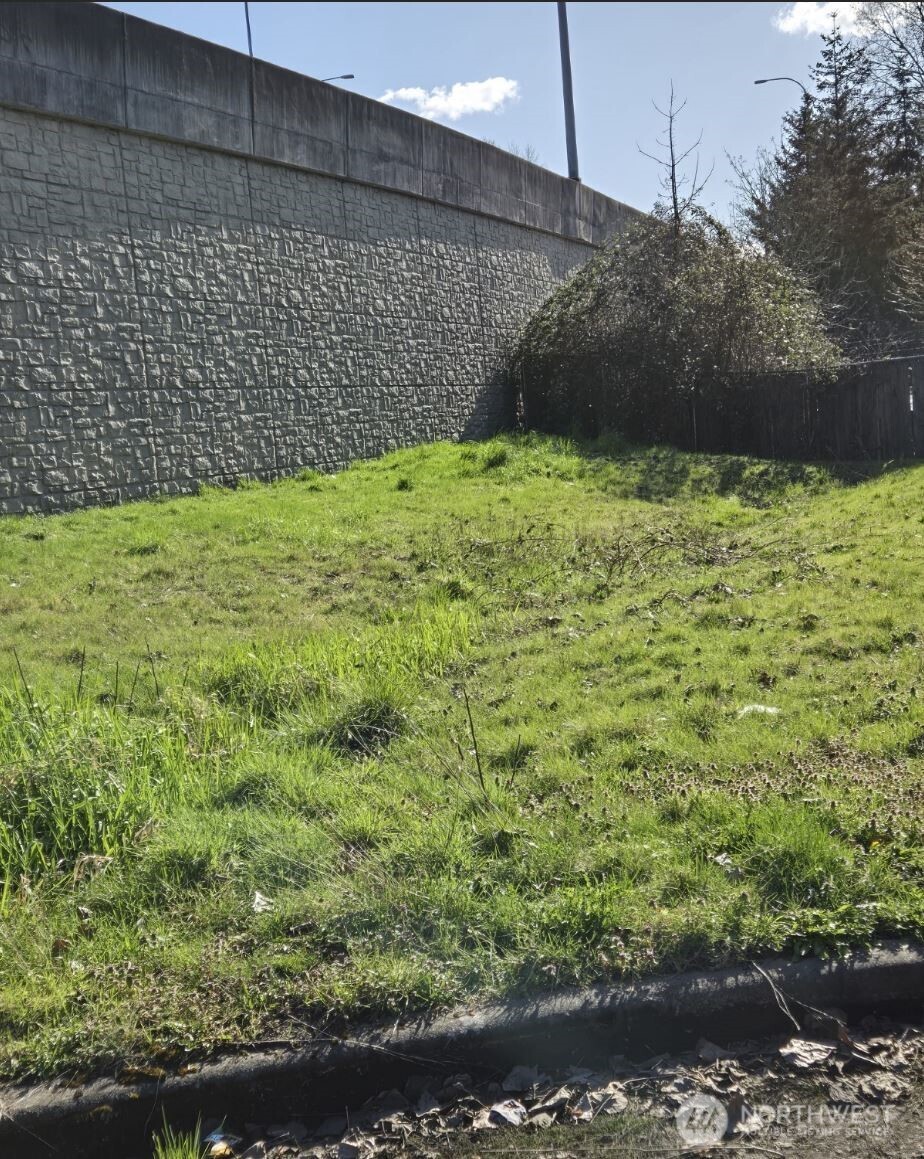 418 3rd Street Southwest Auburn, WA 98001 - Photo 2 of 7 a view of a backyard