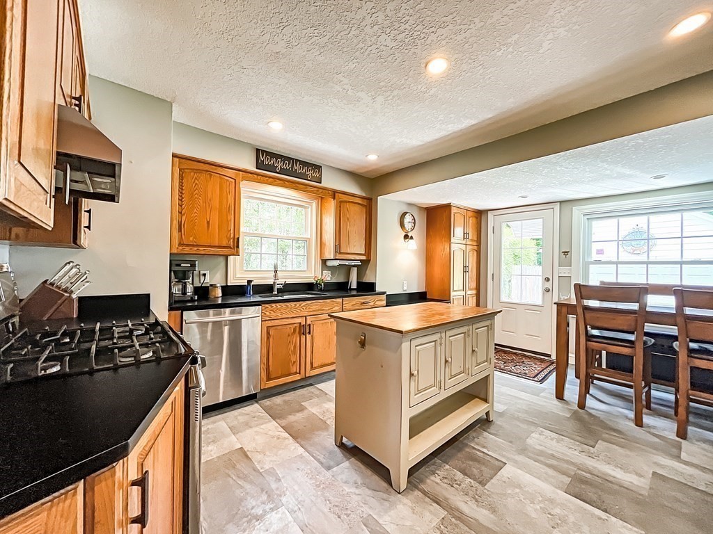 73 Allen Road Longmeadow, MA 01106 - Photo 10 of 41 Gallery Image 10