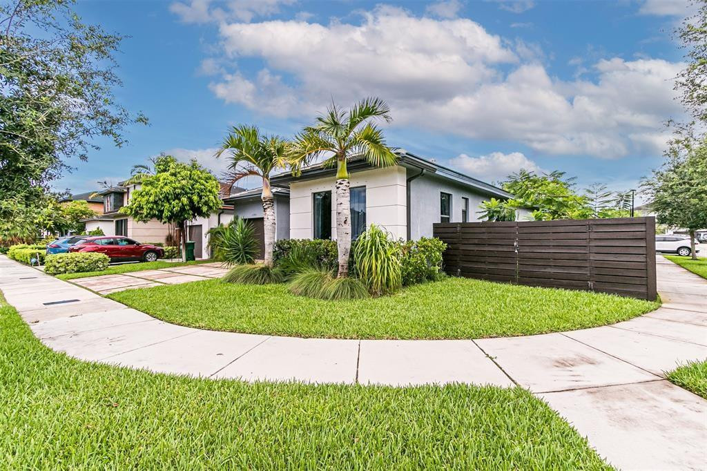 15901 Southwest 136 Way Miami, FL 33196 - Photo 2 of 34 Photo 2