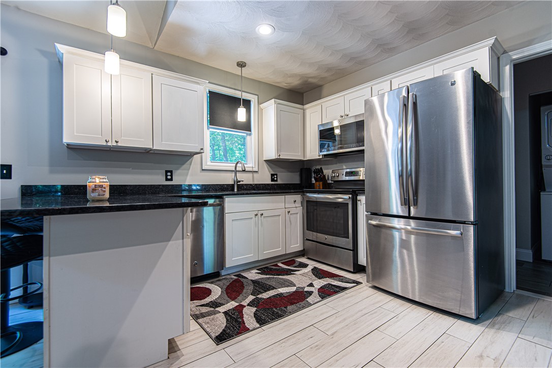 69 Junction Street Warwick, RI 02889 - Photo 9 of 24