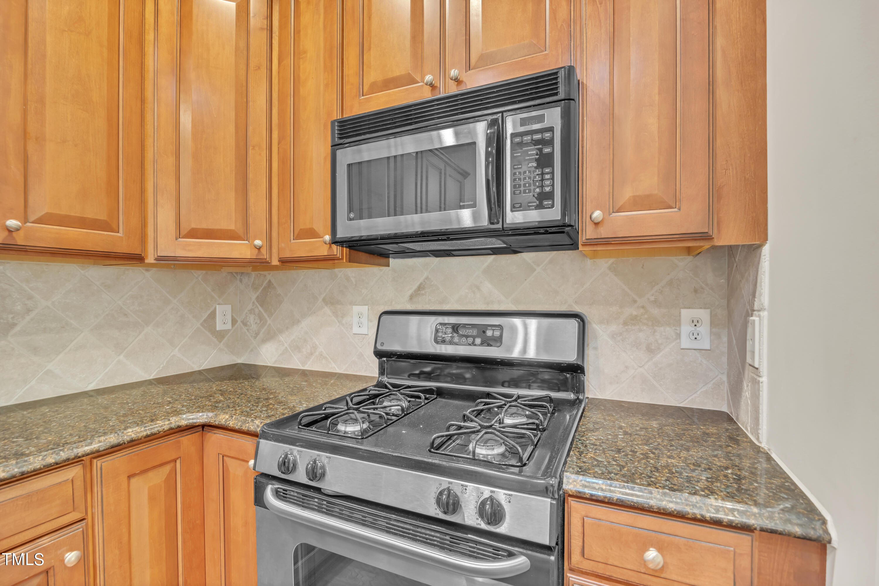 212 Lawrence Road Cary, NC 27511 - Photo 10 of 39 873A5406