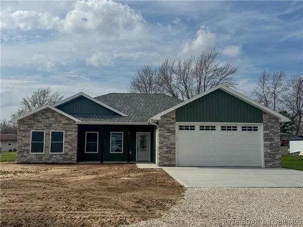 $299,900 | 135 McDonald Avenue, Versailles, MO 65084