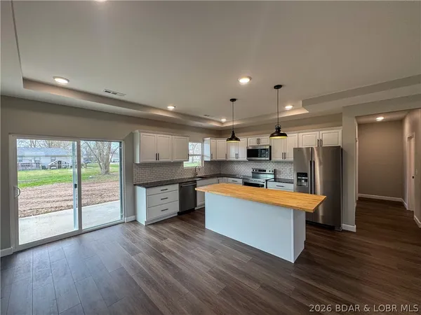 $299,900 | 135 McDonald Avenue, Versailles, MO 65084