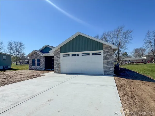 $299,900 | 135 McDonald Avenue, Versailles, MO 65084