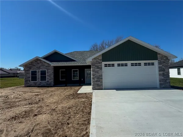 $299,900 | 135 McDonald Avenue, Versailles, MO 65084