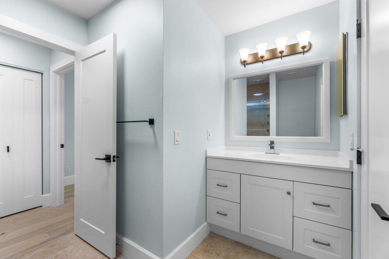 254 Southwest 6th Street, Unit 5 Boca Raton, FL 33432 - Photo 6 of 10 Bath