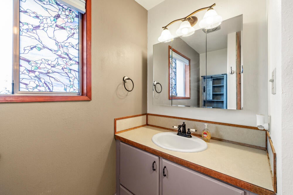 23131 North Poe Valley Road Klamath Falls, OR 97603 - Photo 26 of 45 23131NPoeValleyRd-43