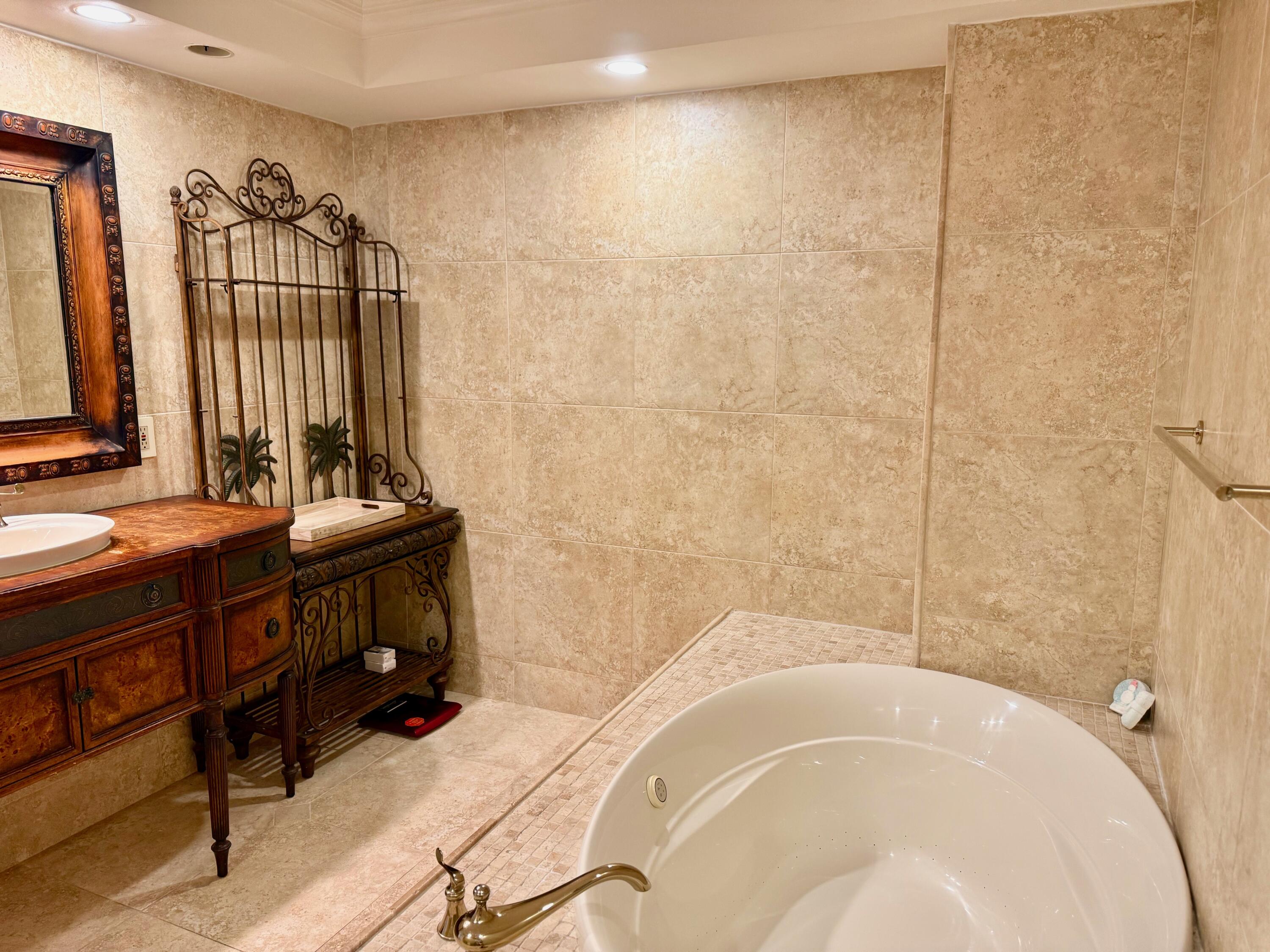 1000 Spanish River Road, Unit 1B Boca Raton, FL 33432 - Photo 34 of 55 IMG_7912