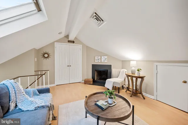 $2,995 | 1403 East Abingdon Drive, Unit 6, Alexandria, VA 22314