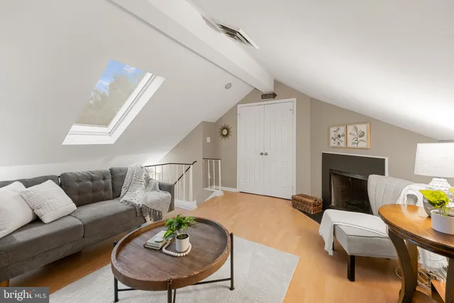 $2,995 | 1403 East Abingdon Drive, Unit 6, Alexandria, VA 22314