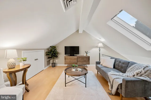 $2,995 | 1403 East Abingdon Drive, Unit 6, Alexandria, VA 22314