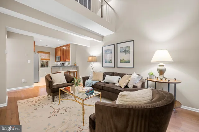 $2,995 | 1403 East Abingdon Drive, Unit 6, Alexandria, VA 22314