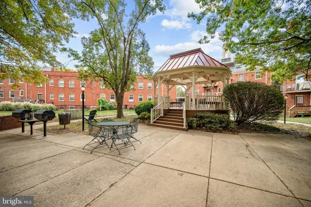 $2,995 | 1403 East Abingdon Drive, Unit 6, Alexandria, VA 22314
