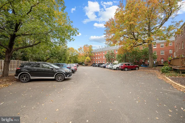 $2,995 | 1403 East Abingdon Drive, Unit 6, Alexandria, VA 22314