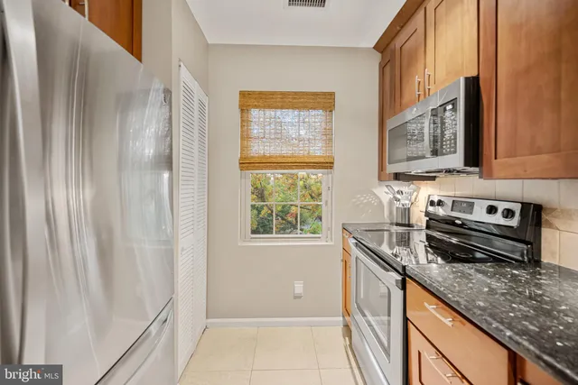 $2,995 | 1403 East Abingdon Drive, Unit 6, Alexandria, VA 22314