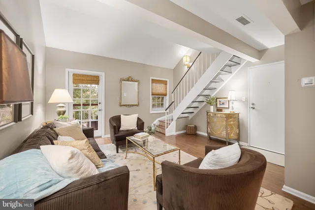 $2,995 | 1403 East Abingdon Drive, Unit 6, Alexandria, VA 22314