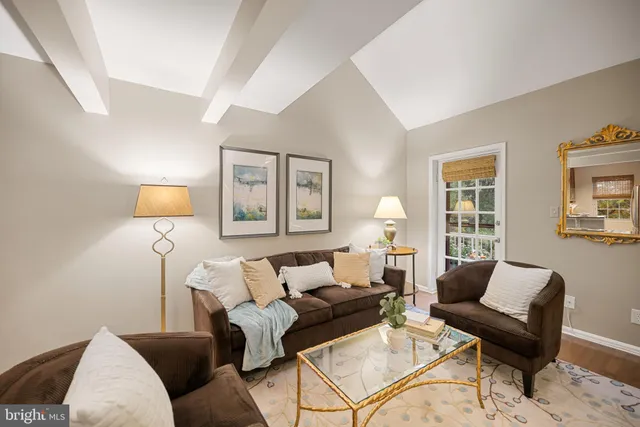 $2,995 | 1403 East Abingdon Drive, Unit 6, Alexandria, VA 22314