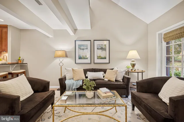 $2,995 | 1403 East Abingdon Drive, Unit 6, Alexandria, VA 22314