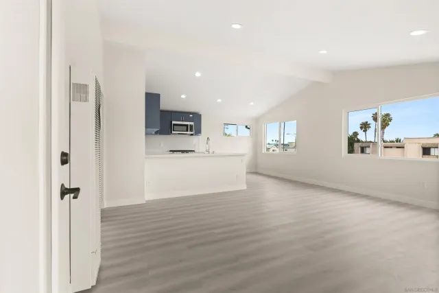 $1,950,000 | 4804 Lamont Street, San Diego, CA 92109